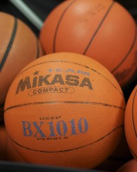 男篮双星均恋爱？杨瀚森女友已&amp;ldquo;公开&amp;rdquo; 女子晒视频却否认是王俊杰女友